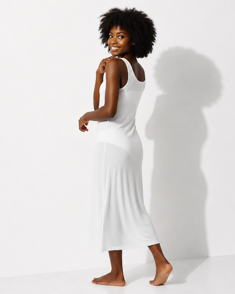 Fond de robe blanche longue dos