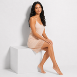 Fond de robe soie et dentelles assise