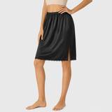Jupon noir court sous une robe