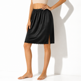 Jupon noir court sous une robe