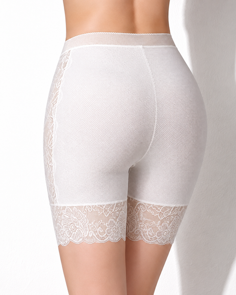 Short blanc sous robe dos